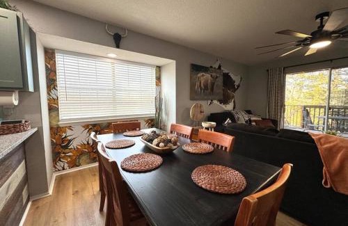Indian Point Apartment | Modern Comfort: Updated Cozy Condo in Indian Point