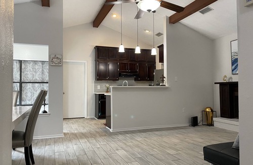 South Baton Rouge Condo | Modern Comfort