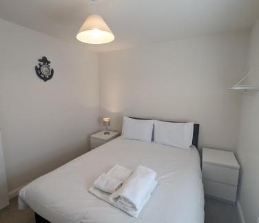 Radbourne House | Modern Comfy 3 Bed Home - Free 2 space driveway and free road parking