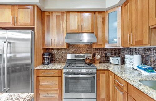 Bear Valley Apartment | Modern Condo - Great Location!