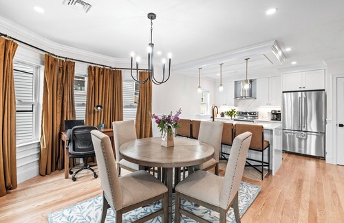 Forest Hills - Woodbourne House | Modern Condo | Walk-Out Basement | Near Train