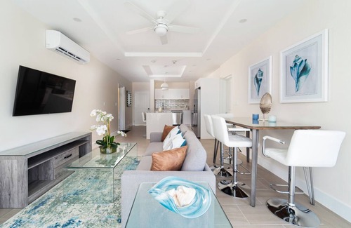 Little Battaleys Condo | Modern Condo with Resort Pool Near Beach - Coral Beach 107
