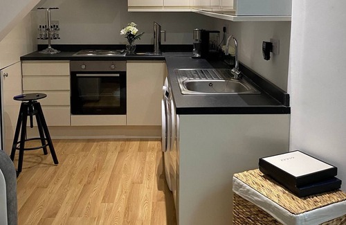 Dunstable Apartment | Modern Contemporary Luxury Small Medium