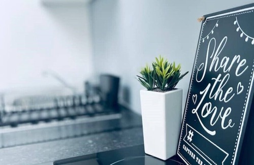 Wigan Apartment | Modern contemporary studio flat 5 min from M6