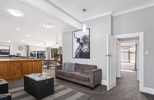 Avonside House | Modern Cosy Character villa
