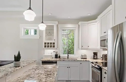 Regional District of Nanaimo Cottage | Modern Cottage at Qualicum Landing
