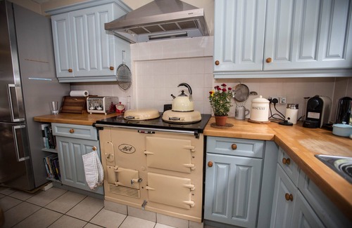 Arrochar Cottage | Modern Cottage, big garden, AGA, Loch/Mountain Views. Cinema Room & Log Burner