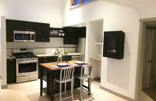 Carbondale Cottage | Modern Cottage In Old Town Carbondale - Three Blocks To Restaurants & Shops