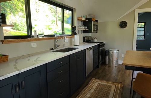 Somers House | Modern cottage with amazing views of Flathead Lake and the Rocky Mountains