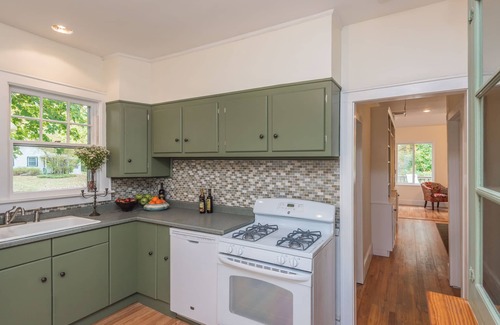 Ancram House | Modern Country Cottage, close to ski/snowboard. Retreat and Relax.