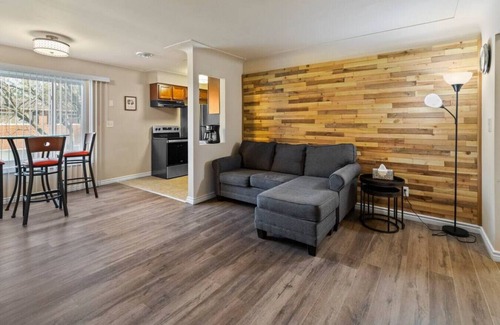 Shelby Township Apartment | Modern Cozy 2b apt in Shelby Twp