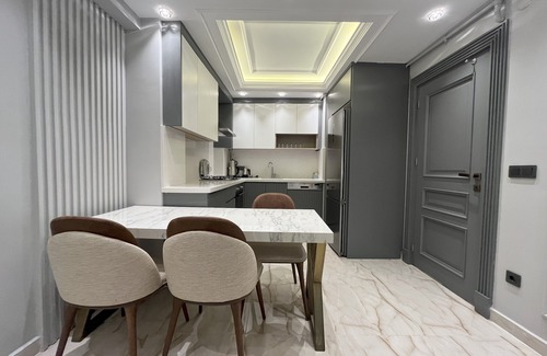 Zeytinburnu Apartment | Modern Cozy Flat next to ISTANBUL Fisekhane & Marmaray