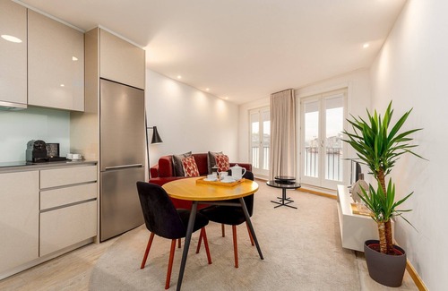 Santa Marinha Apartment | Modern & Cozy apartment, by the beach