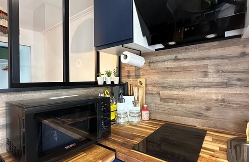 Quartier de la Goutte-d'Or Apartment | Modern cozy studio near Montmartre, 2min walk to metro Château Rouge