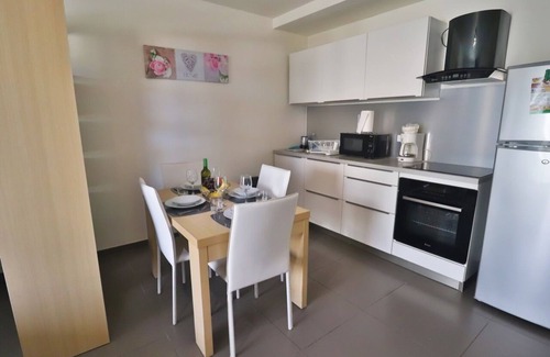 Cul de Sac Apartment | Modern cozy studio apartment