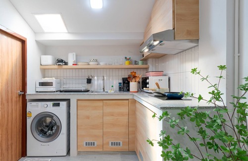 Hai Ya House | Modern & Cozy Townhome 2BR w/Spacious living area -5min to Walking St market