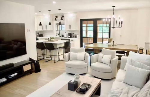 Ashville House | Modern Creekside Lakehouse