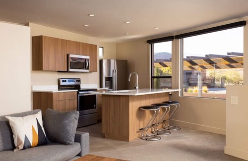 Ivins Condo | Modern Desert Dwelling W/Garage