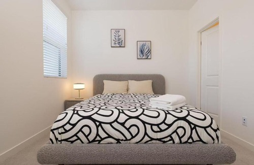 Guasti Apartment | Modern Designer Stay Bright Chic & Spacious