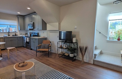 Woodstock House | Modern Detached ADU in SE PDX, 2 bedroom, 1.5 bathroom