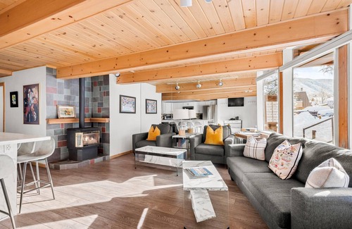 Aspen Condo | Modern Downtown Mountainside 3BR 2BA Apartment w/Parking in Aspen Sleeps 8 GREAT