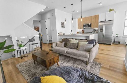 OST - South Union House | Modern Dual Townhome Bundle Sleeps 22 Near Med Center & Downtown