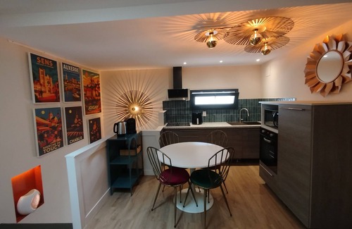 Champlay House | Modern duplex with air conditioning, quiet and comfort