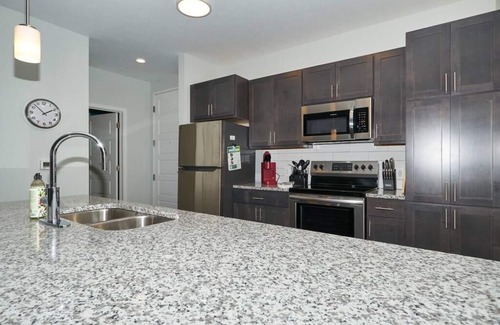 Downtown Indianapolis Apartment | Modern Dwntwn 1bdr Apt Pool Gym Free Parking