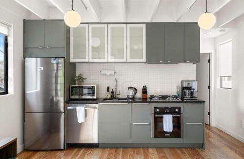 East Cesar Chavez House | Modern East Austin House by Barcle