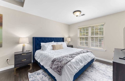 Buford House | Modern Elegance on Silver fox path