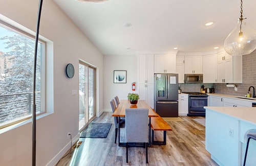 Brian Head House | Modern Escape W/Easy Ski Access, Hot Tub, Private Balcony