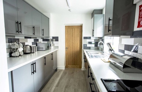 Stoke-on-Trent House | Modern & Exclusive home away from home