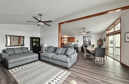 Wind Lake House | Modern Executive Family Lake Home
