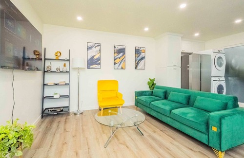 Altadena Apartment | Modern Family Getaway w/Spacious Living Areas #4
