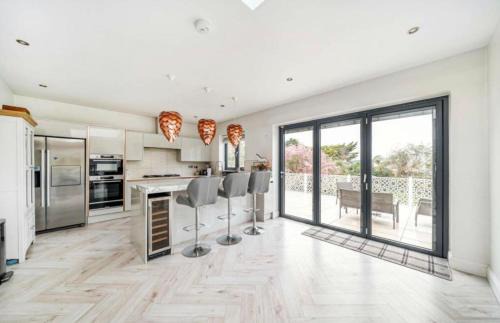 Hillingdon House | Modern Family Home in Greater London