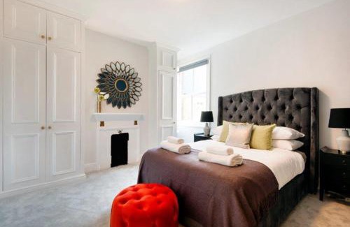 Earlsfield House | Modern Family Home in London Close to Amenities and Train