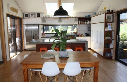 Jacks Point House | Modern Family Home - available long weekends and school holidays!