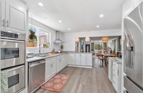 Berkley House | Modern Family Home | Rooftop Patio | Game Room