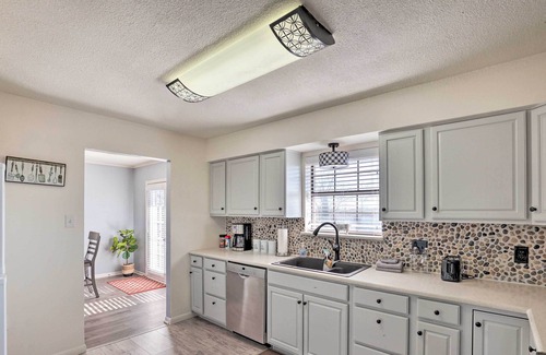 Sanger House | Modern Family Home w/ Pool & Patio!
