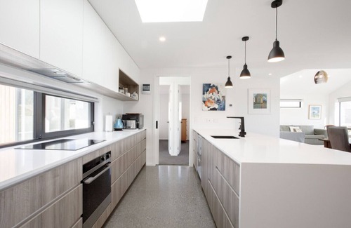 Wanaka House | Modern family home with mountain views