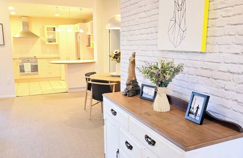Clive House | Modern Family Oasis in Clive nSpacious fully furnished 3 bdrm home w/AC.