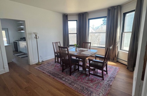 Gladstone House | Modern Family Retreat, 3 Blocks from Beach