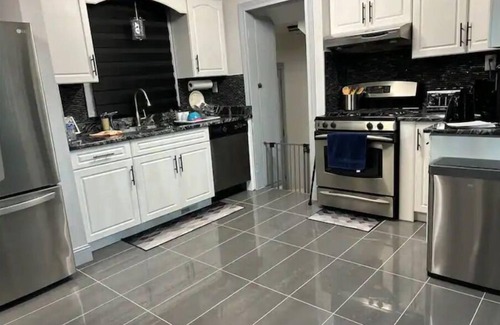 Dearborn Heights House | Modern Family-Friendly Haven
