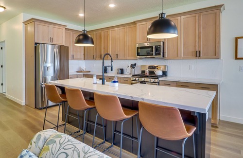 Herriman House | Modern Farmhouse in Herriman w/Mountain Views!