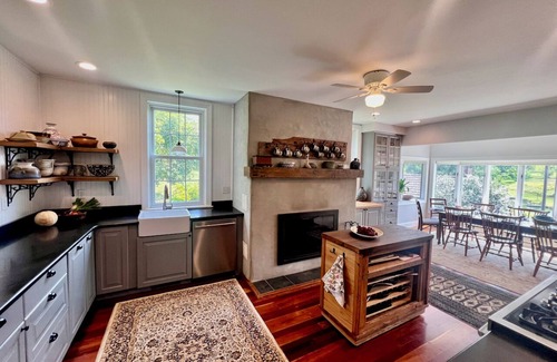 Stewartstown House | Modern farmhouse located on 53 acres of manicured rolling hills.