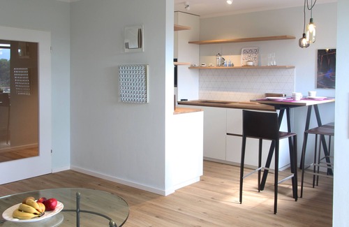 Murnau am Staffelsee Apartment | Modern flat facing south with view over mountains and lake