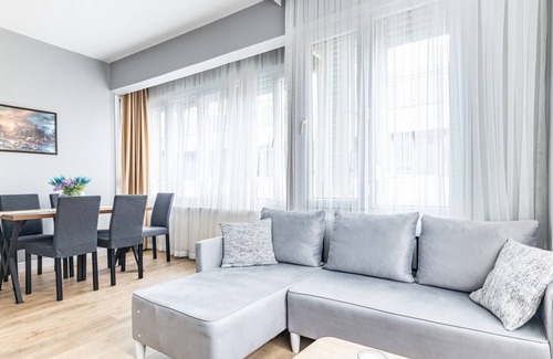 Moda Apartment | Modern Flat w Balcony in the Heart of Kadikoy