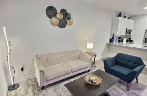 East Downtown Houston Apartment | Modern Furnished 1BR/Gated Parking/Near Downtown, Heights & Montrose