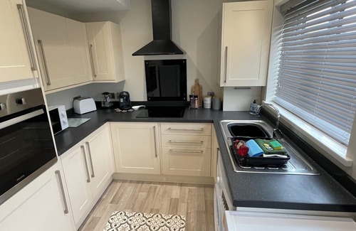 Winestead House | Modern furnished 3bed property