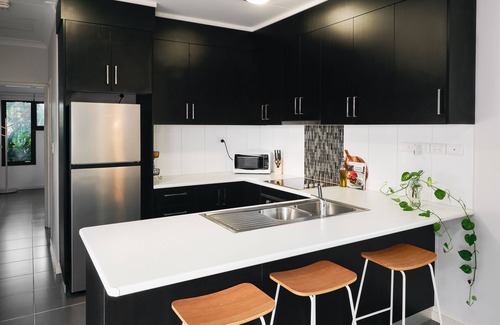 Muirhead Apartment | Modern Furnished Guesthouse